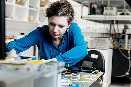 Birgit Stiller working in the lab