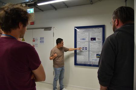 Foto 2 (MPL): The students were able to gain insights into the research work at the institute on labor tours such as the one here with Xinglin Zeng (Stiller Research Group).